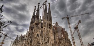 Саграда Фамилия в Барселоне, Испания