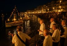 Фестивали Ла-Эскалы музыка, море и старые обычаи