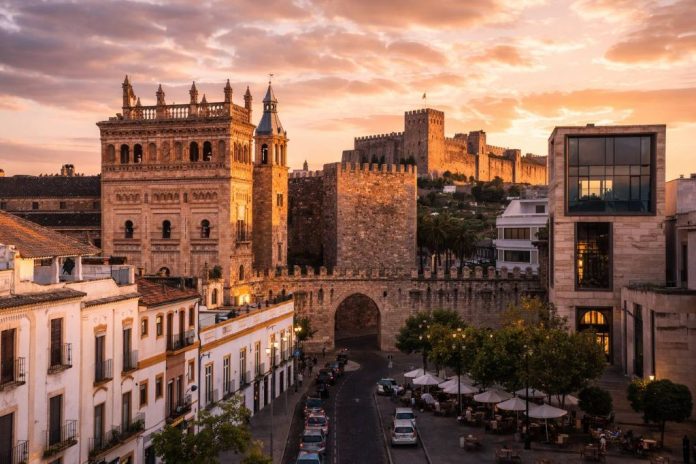 Архитектура Бадахоса от мудехара до современного города Архитектура Бадахоса от мудехара до современного города