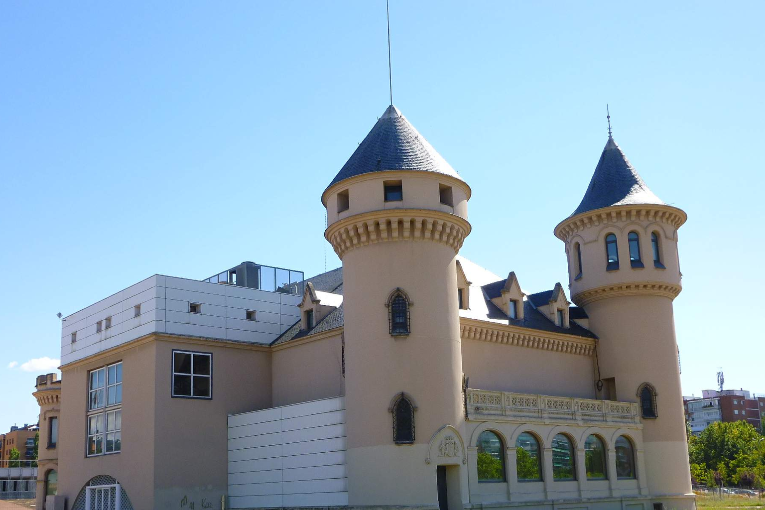 Castillos de Valderas и музей стекла MAVA в Алькорконе