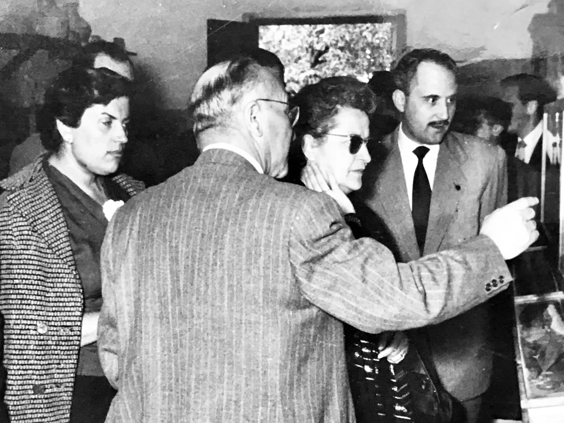 Кармен Конде во время посещения археологического памятника, 1960 год