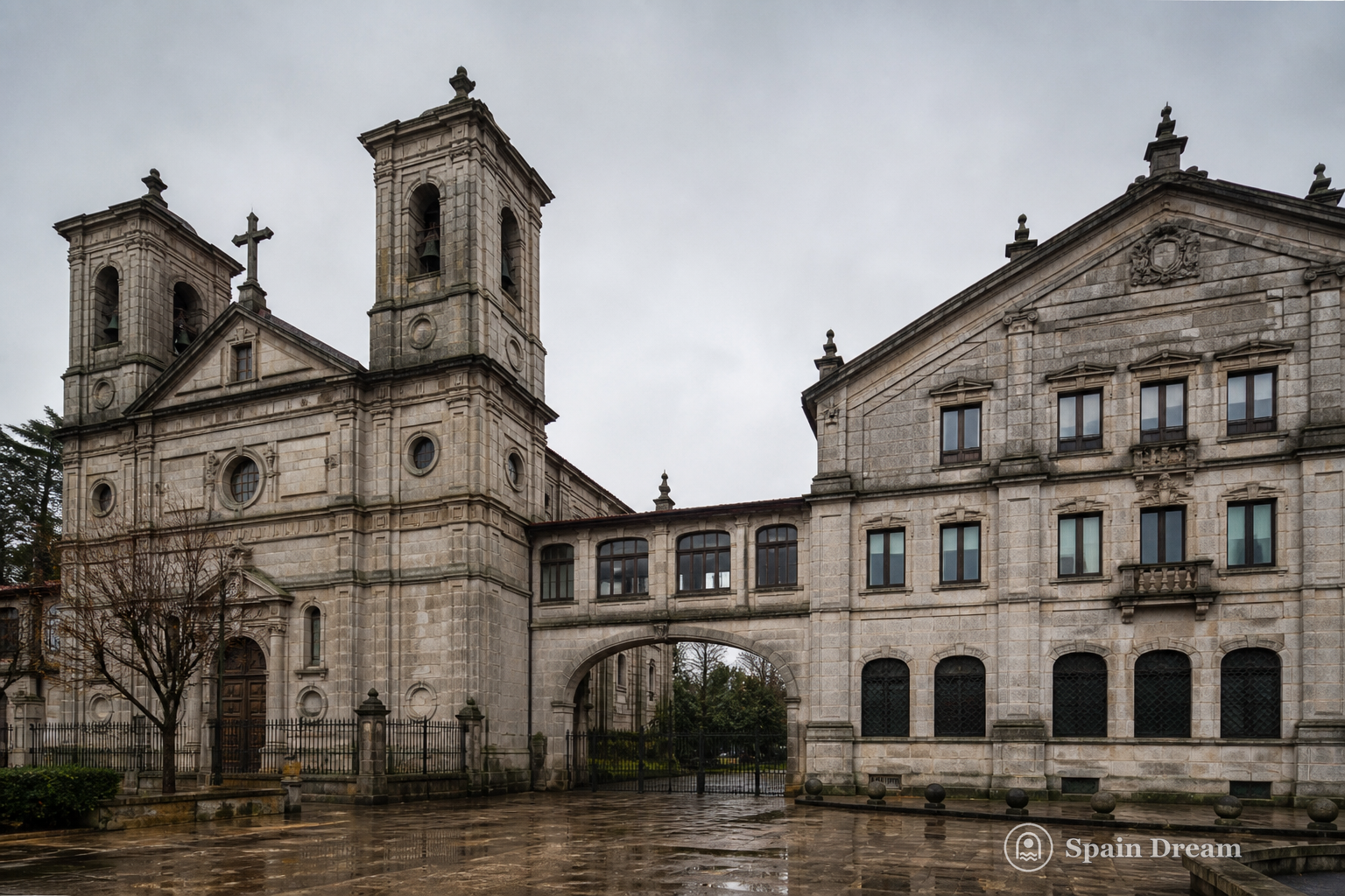 Церковь San Vicente и Asilo San José в Лос-Корралес