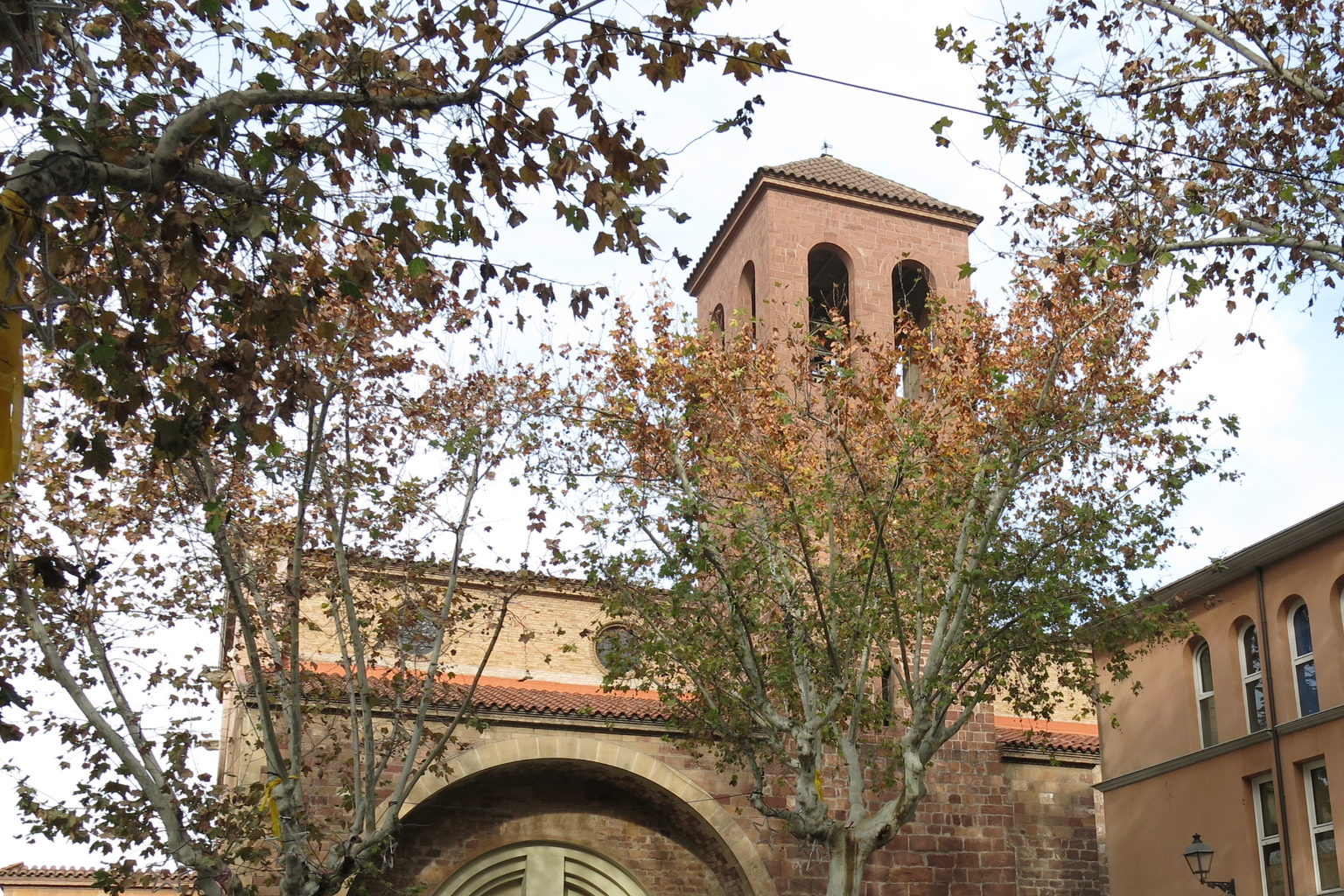 Церковь Santa Maria в историческом центре Мартореля