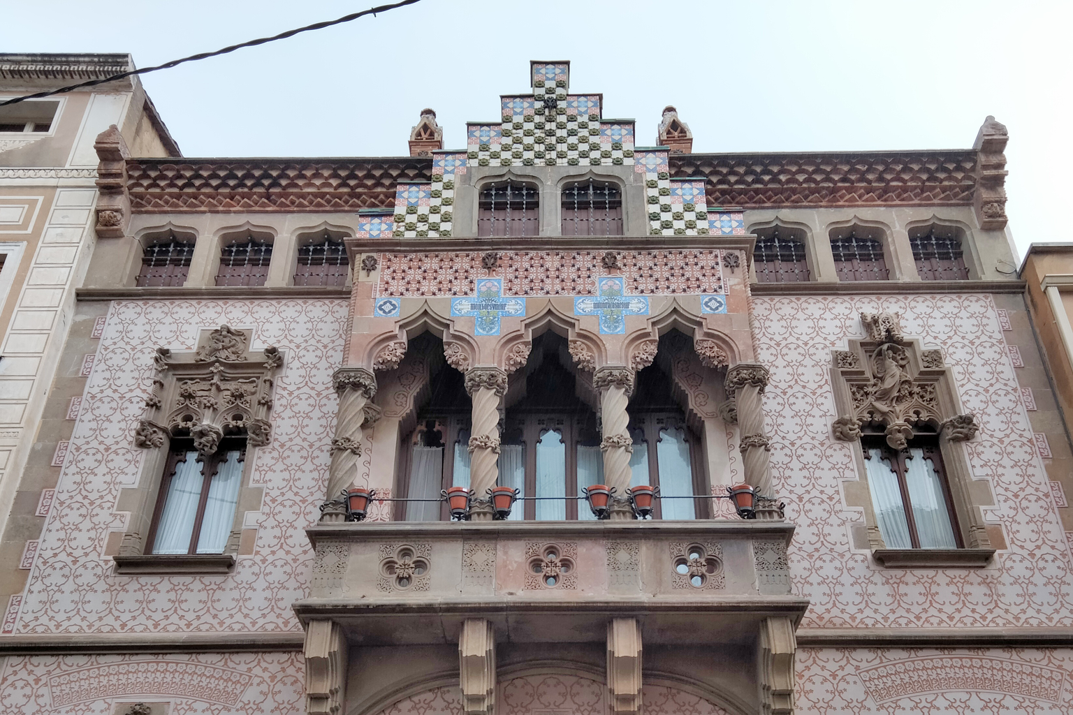 Модернистский фасад Casa Coll i Regàs в Матаро
