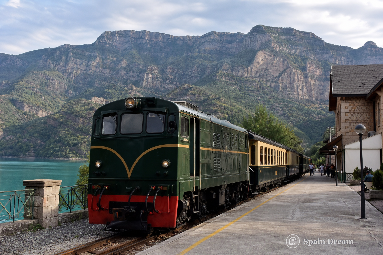 Исторический поезд Tren dels Llacs у Побла-де-Сегур
