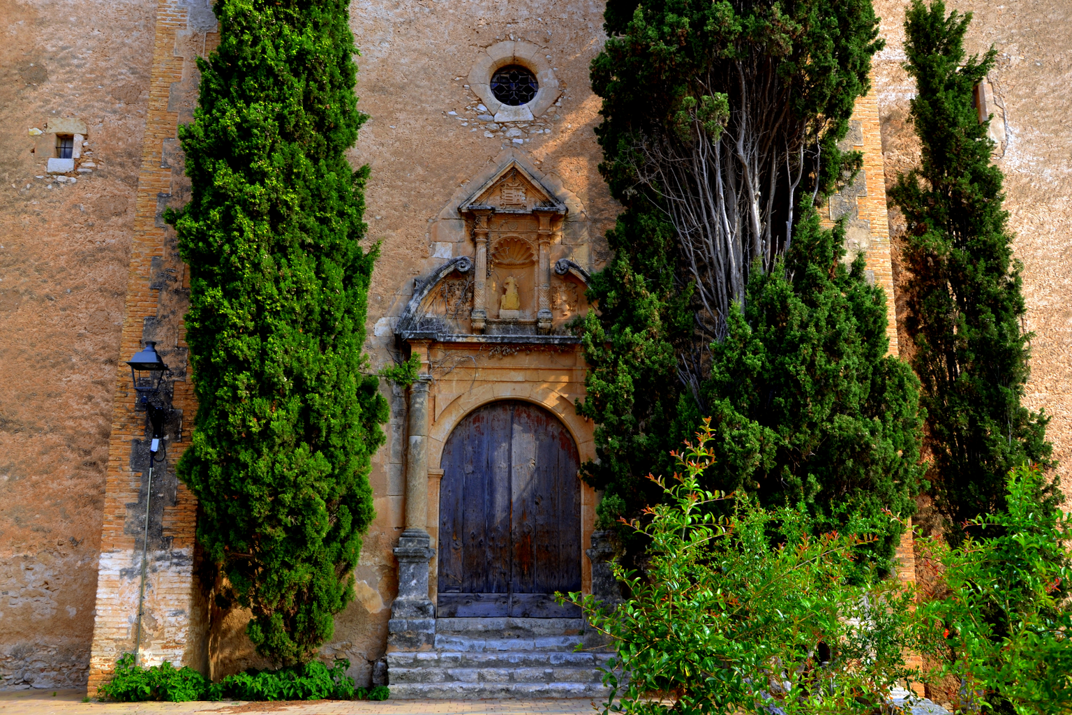 Старая церковь Sant Pere в историческом ядре Сота-Рибес