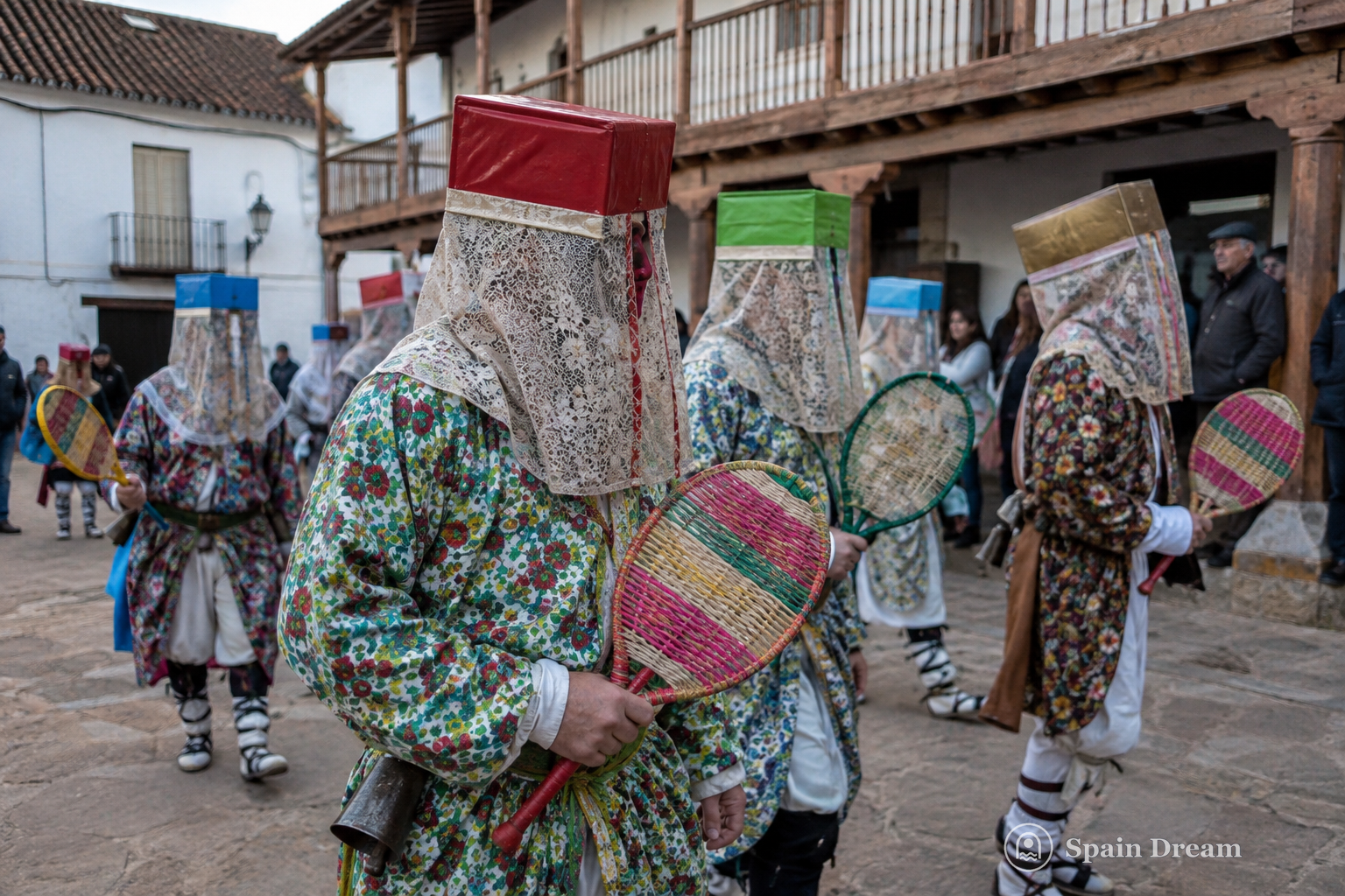 Традиционные mascarutas на карнавале Тарасоны-де-ла-Манча